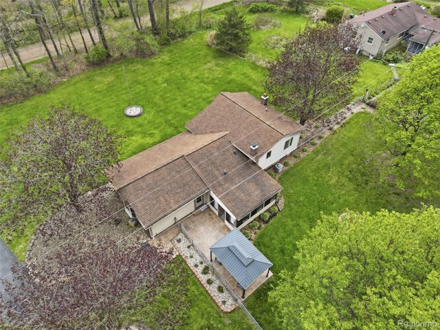 1525 E Dawson Road, Milford Charter Township, MI 48381