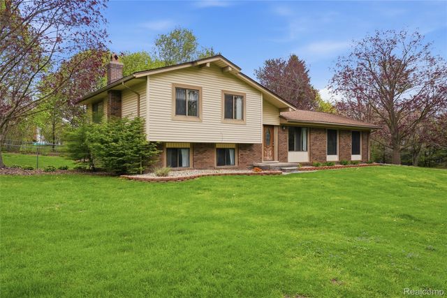1525 E Dawson Road, Milford Charter Township, MI 48381