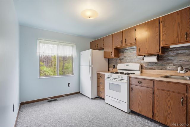 1525 E Dawson Road, Milford Charter Township, MI 48381