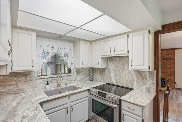 1525 E Dawson Road, Milford Charter Township, MI 48381