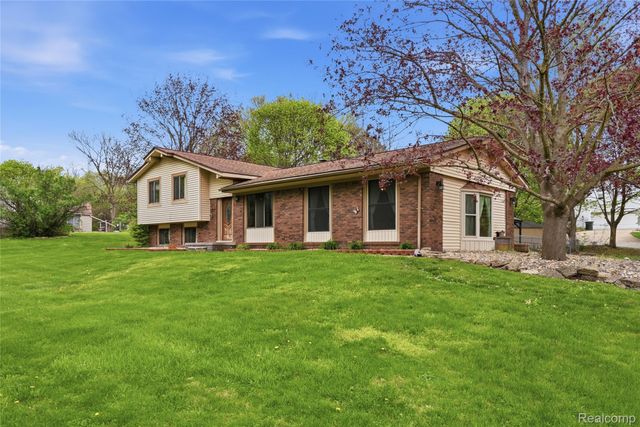 1525 E Dawson Road, Milford Charter Township, MI 48381