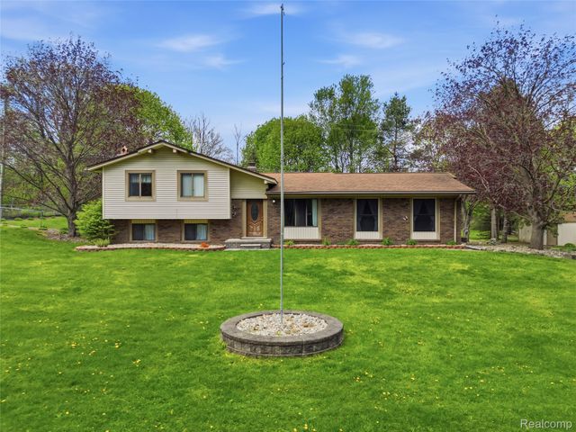 1525 E Dawson Road, Milford Charter Township, MI 48381