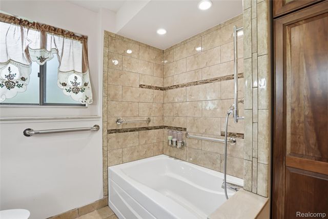 1525 E Dawson Road, Milford Charter Township, MI 48381