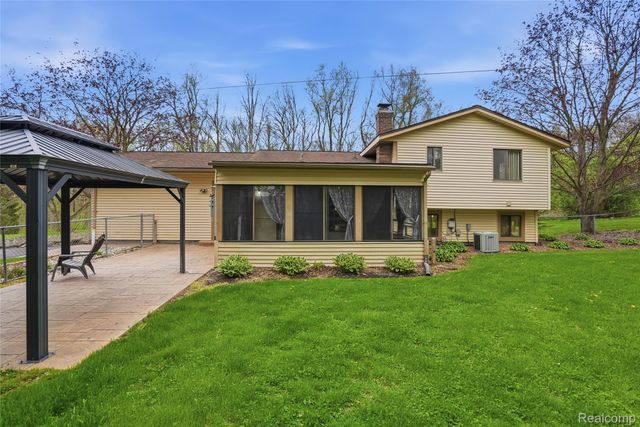 1525 E Dawson Road, Milford Charter Township, MI 48381