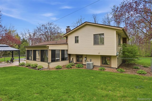 1525 E Dawson Road, Milford Charter Township, MI 48381