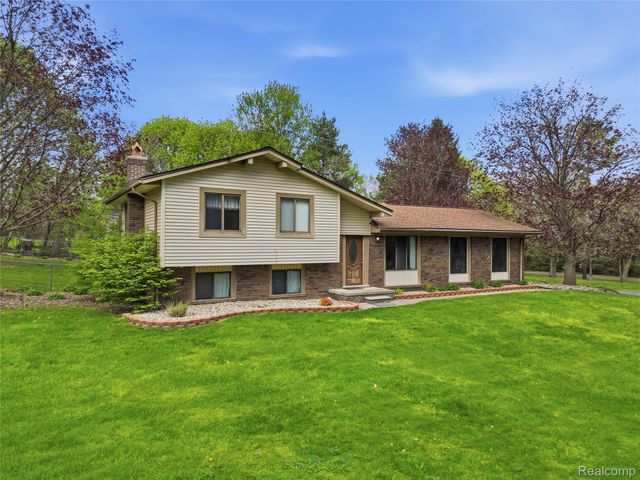 1525 E Dawson Road, Milford Charter Township, MI 48381