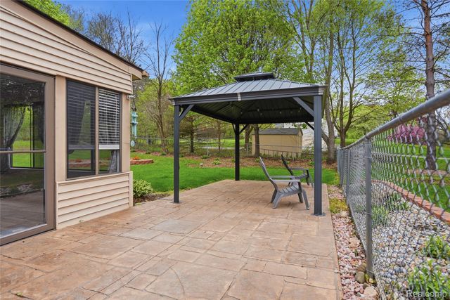 1525 E Dawson Road, Milford Charter Township, MI 48381