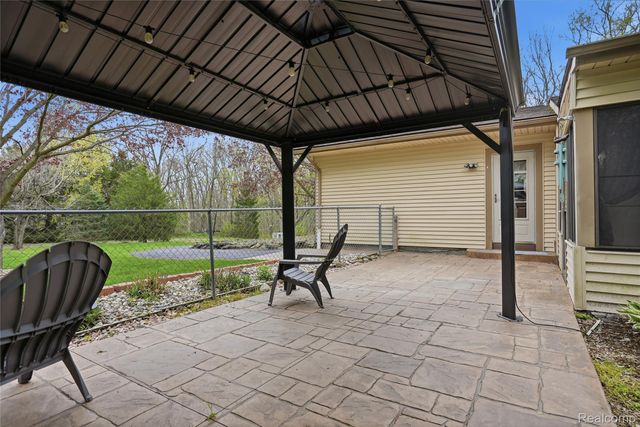 1525 E Dawson Road, Milford Charter Township, MI 48381