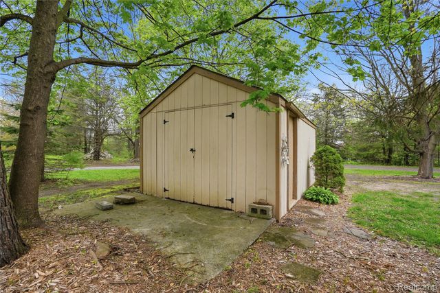1525 E Dawson Road, Milford Charter Township, MI 48381