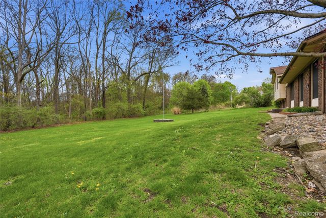 1525 E Dawson Road, Milford Charter Township, MI 48381