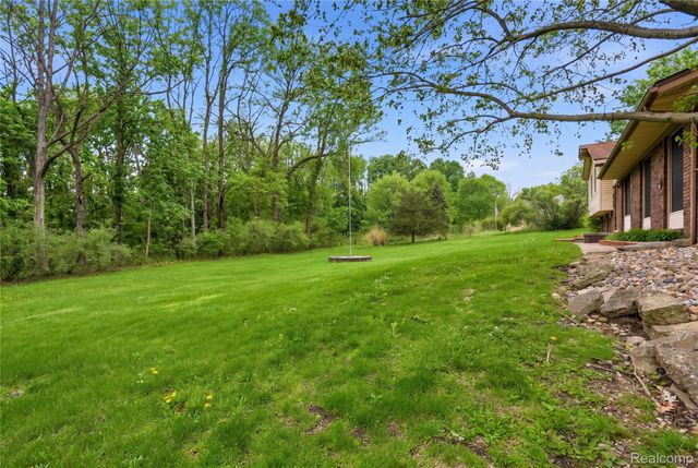 1525 E Dawson Road, Milford Charter Township, MI 48381