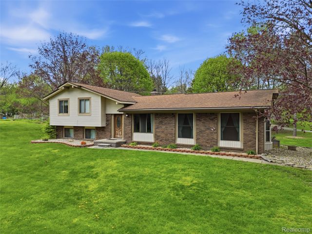 1525 E Dawson Road, Milford Charter Township, MI 48381