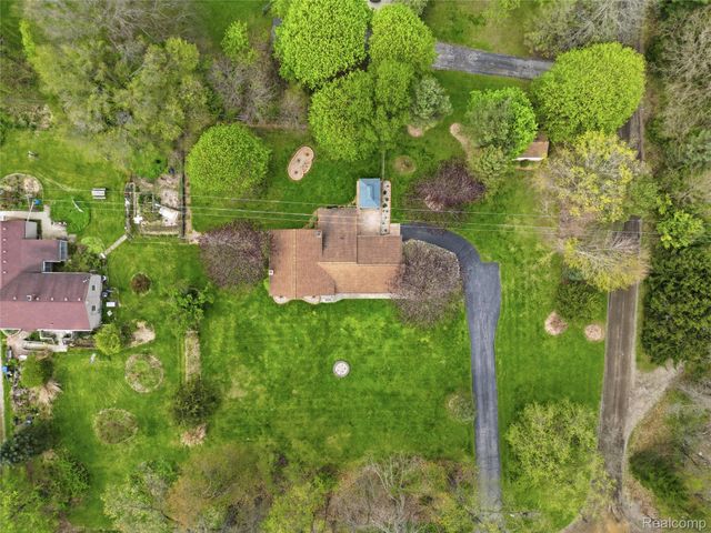 1525 E Dawson Road, Milford Charter Township, MI 48381