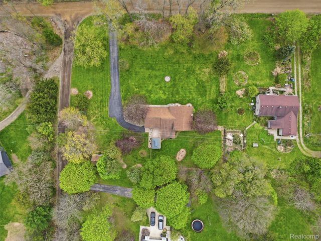 1525 E Dawson Road, Milford Charter Township, MI 48381