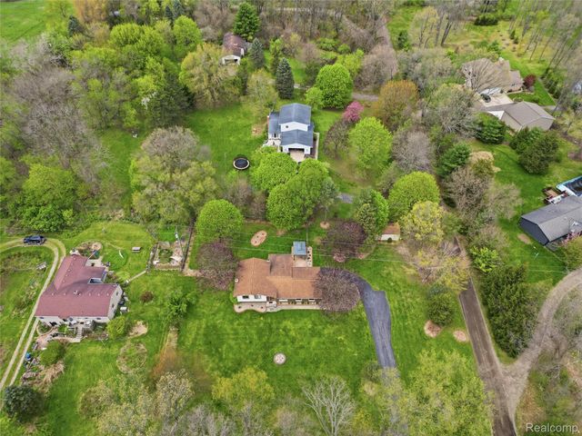 1525 E Dawson Road, Milford Charter Township, MI 48381
