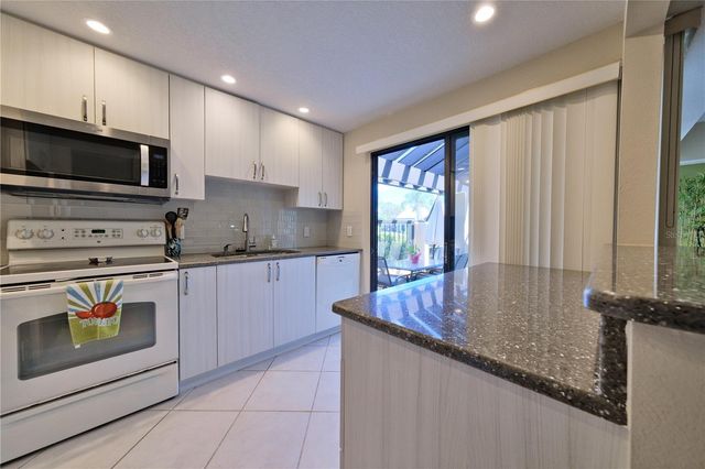 5257 MYRTLE WAY 29, Sarasota, FL 34235