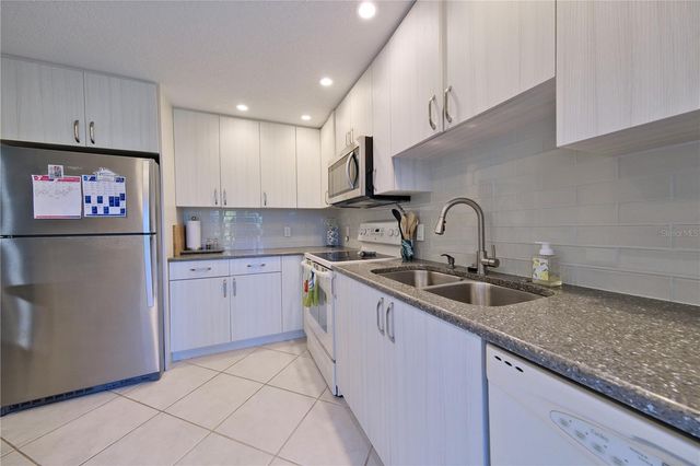 5257 MYRTLE WAY 29, Sarasota, FL 34235