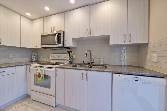 5257 MYRTLE WAY 29, Sarasota, FL 34235