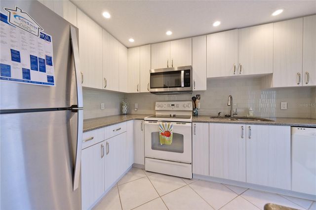 5257 MYRTLE WAY 29, Sarasota, FL 34235