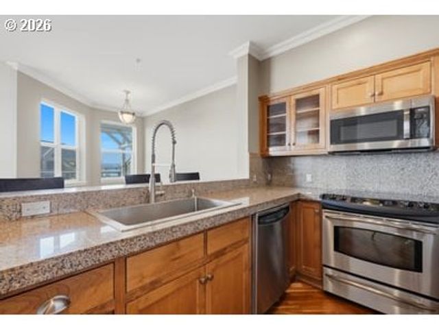 742 Se Fairwinds Loop 742G, Vancouver, WA 98661