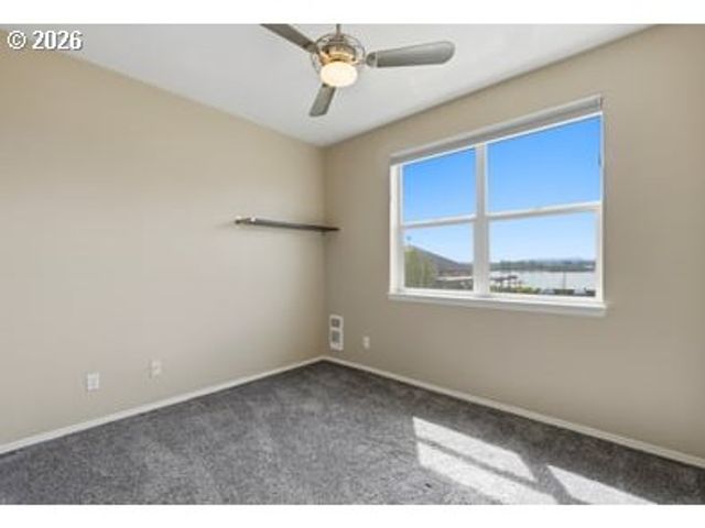 742 Se Fairwinds Loop 742G, Vancouver, WA 98661