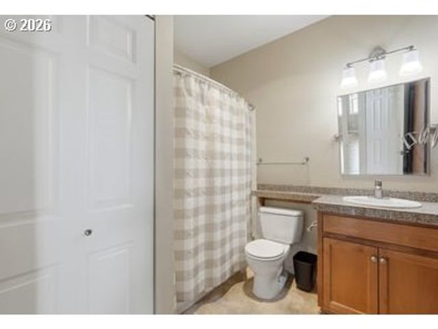 742 Se Fairwinds Loop 742G, Vancouver, WA 98661