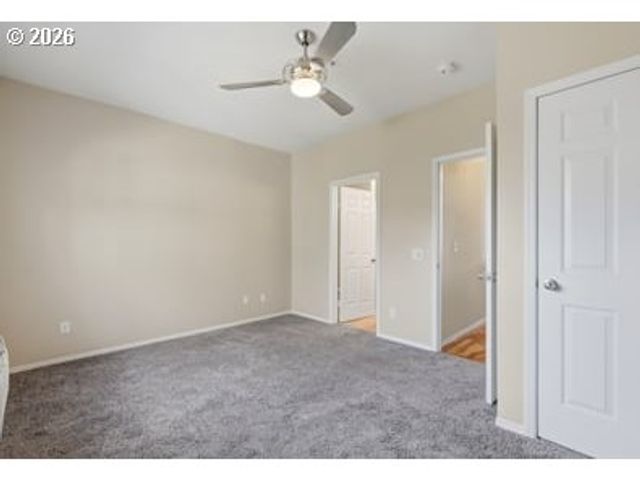 742 Se Fairwinds Loop 742G, Vancouver, WA 98661