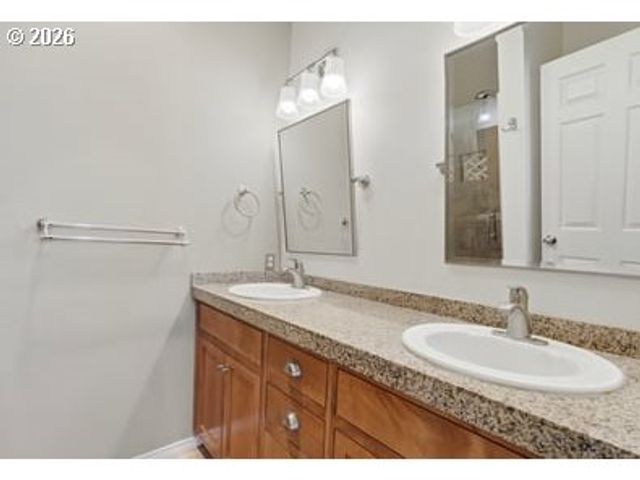 742 Se Fairwinds Loop 742G, Vancouver, WA 98661