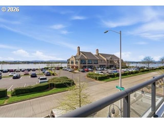 742 Se Fairwinds Loop 742G, Vancouver, WA 98661