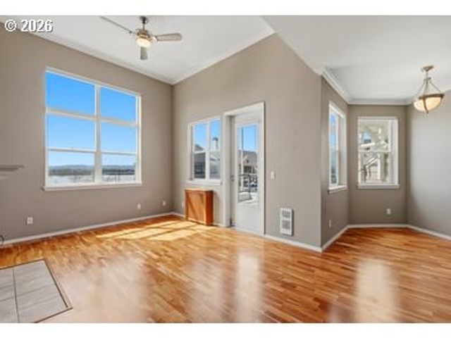 742 Se Fairwinds Loop 742G, Vancouver, WA 98661