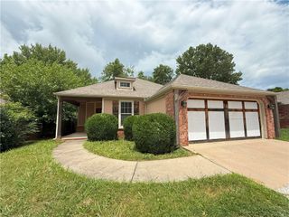 108 Granada Avenue, Fayetteville, AR 72703