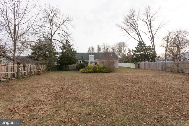 49 OXYCOCUS ROAD, Manahawkin, NJ 08050