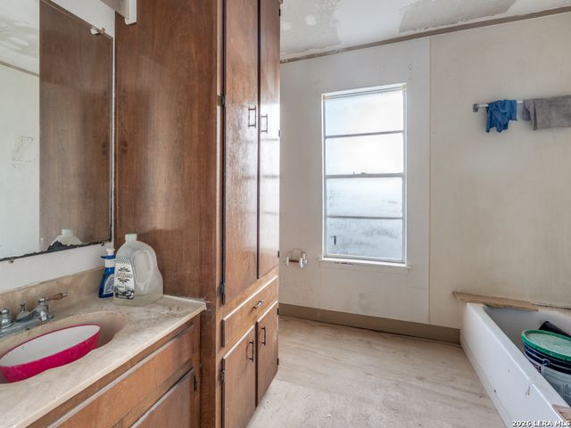 813 Pleasant Acres, Seguin, TX 78155