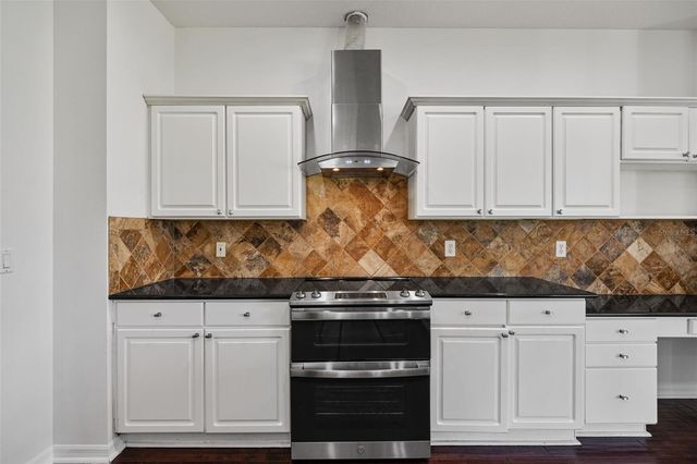 1452 KENSINGTON WOODS DRIVE, Lutz, FL 33549