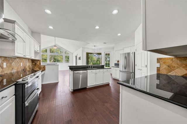 1452 KENSINGTON WOODS DRIVE, Lutz, FL 33549