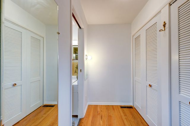 400 Becking Avenue, Woodstock, IL 60098