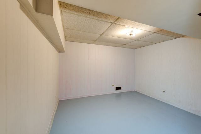 400 Becking Avenue, Woodstock, IL 60098