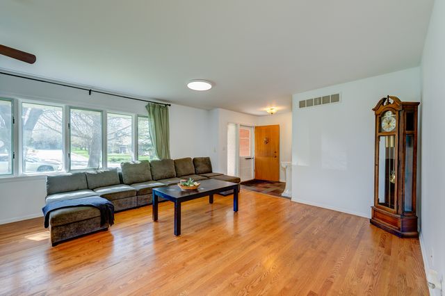 400 Becking Avenue, Woodstock, IL 60098