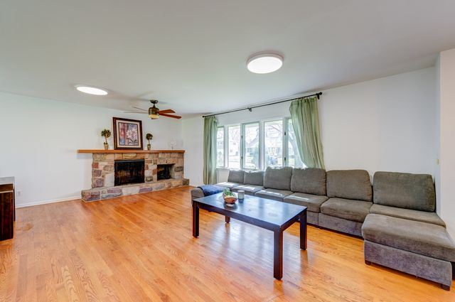 400 Becking Avenue, Woodstock, IL 60098