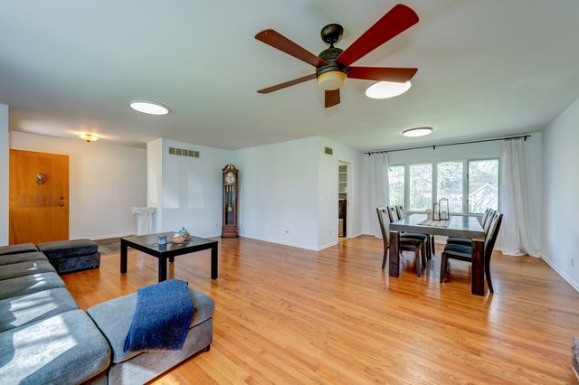 400 Becking Avenue, Woodstock, IL 60098