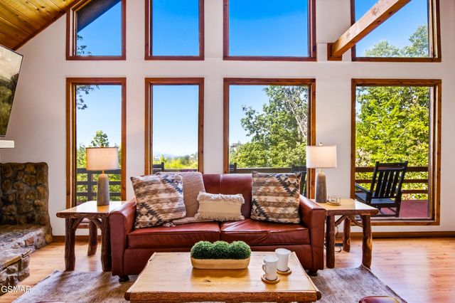 2201 Hideaway Way, Sevierville, TN 37876