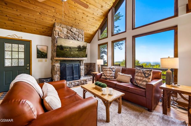 2201 Hideaway Way, Sevierville, TN 37876