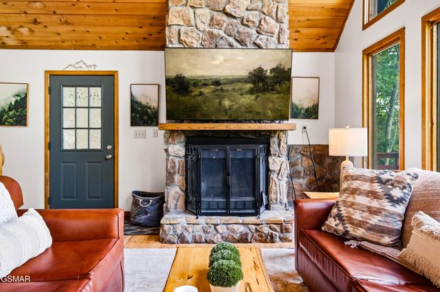 2201 Hideaway Way, Sevierville, TN 37876