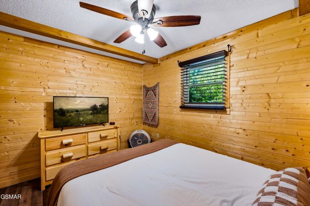 2201 Hideaway Way, Sevierville, TN 37876