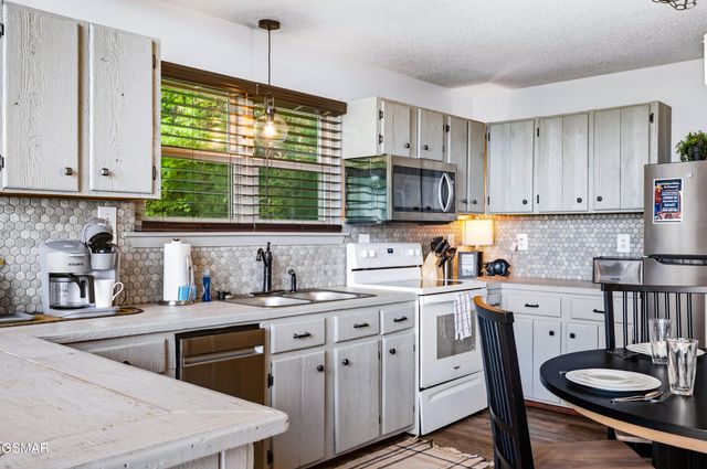2201 Hideaway Way, Sevierville, TN 37876