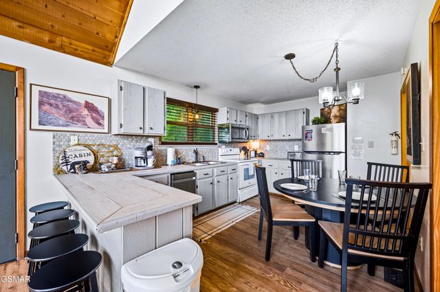 2201 Hideaway Way, Sevierville, TN 37876