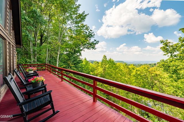 2201 Hideaway Way, Sevierville, TN 37876