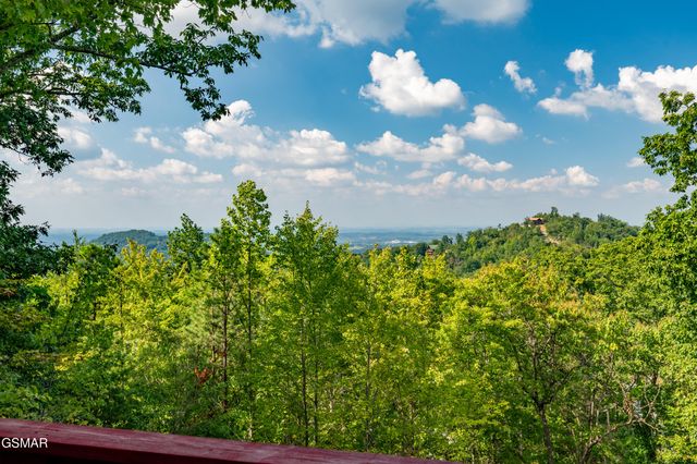 2201 Hideaway Way, Sevierville, TN 37876