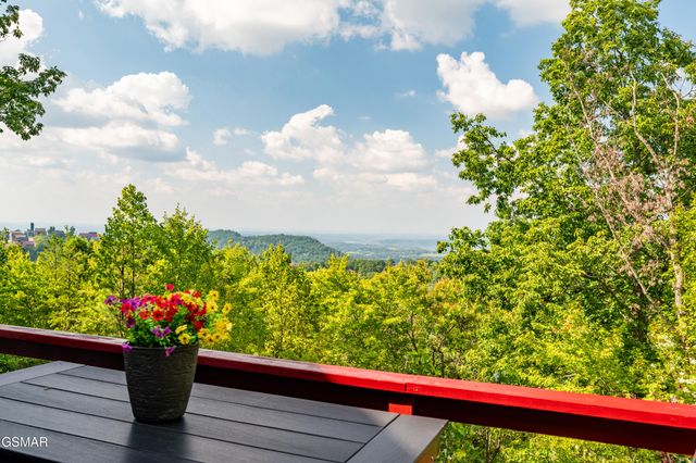 2201 Hideaway Way, Sevierville, TN 37876