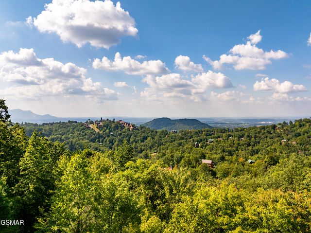 2201 Hideaway Way, Sevierville, TN 37876